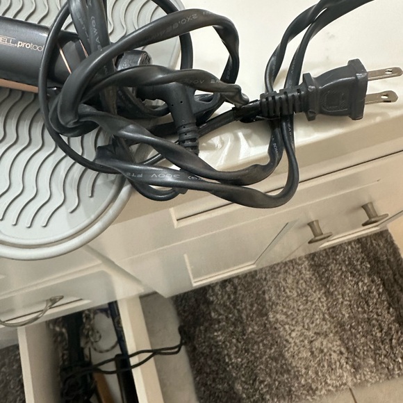 Paul Mitchell Pro Tools Flat Iron in Black and Pink - Picture 6 of 6